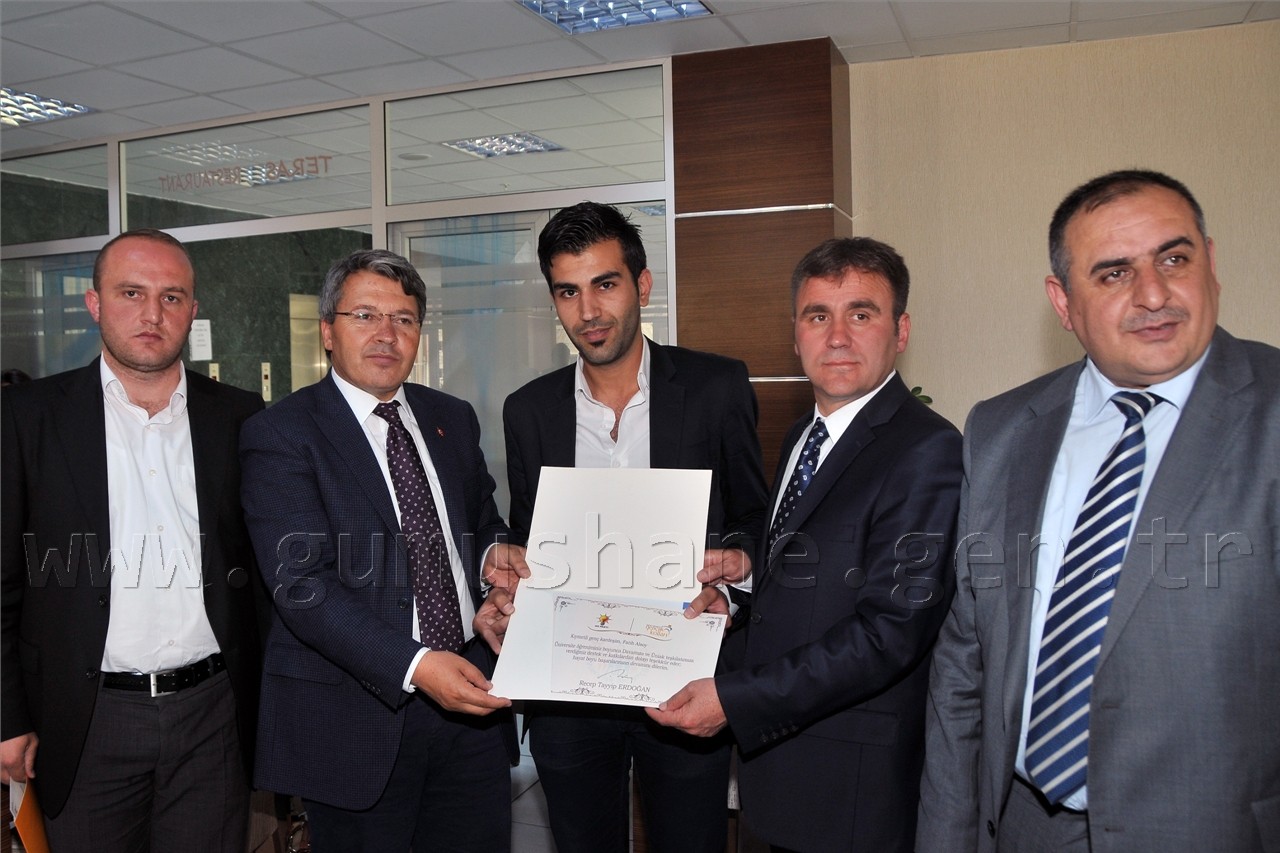 Milletvekili Üstün'den Üniversite Öğrencilerine Teşekkür Yemeği 16