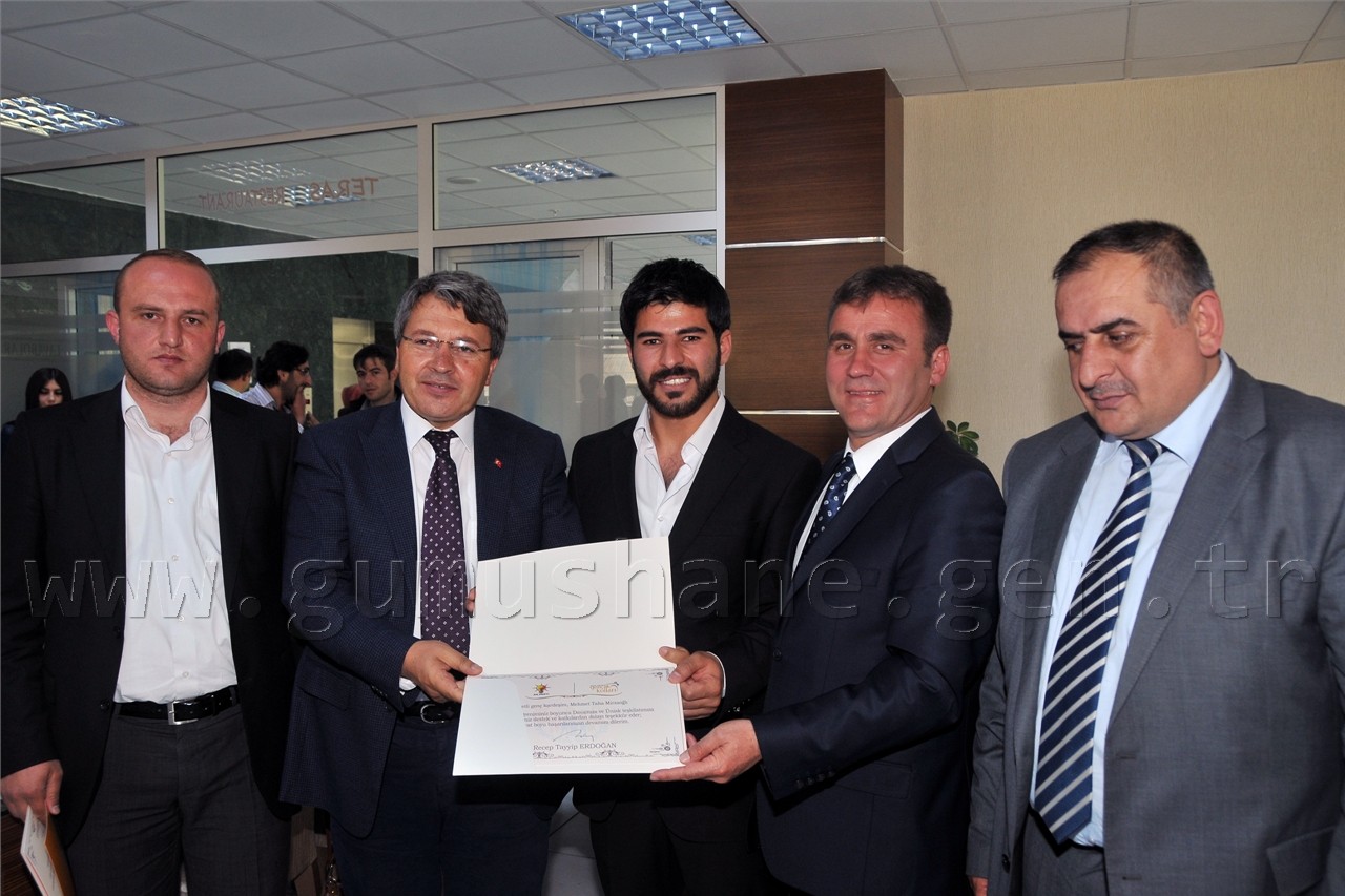 Milletvekili Üstün'den Üniversite Öğrencilerine Teşekkür Yemeği 20