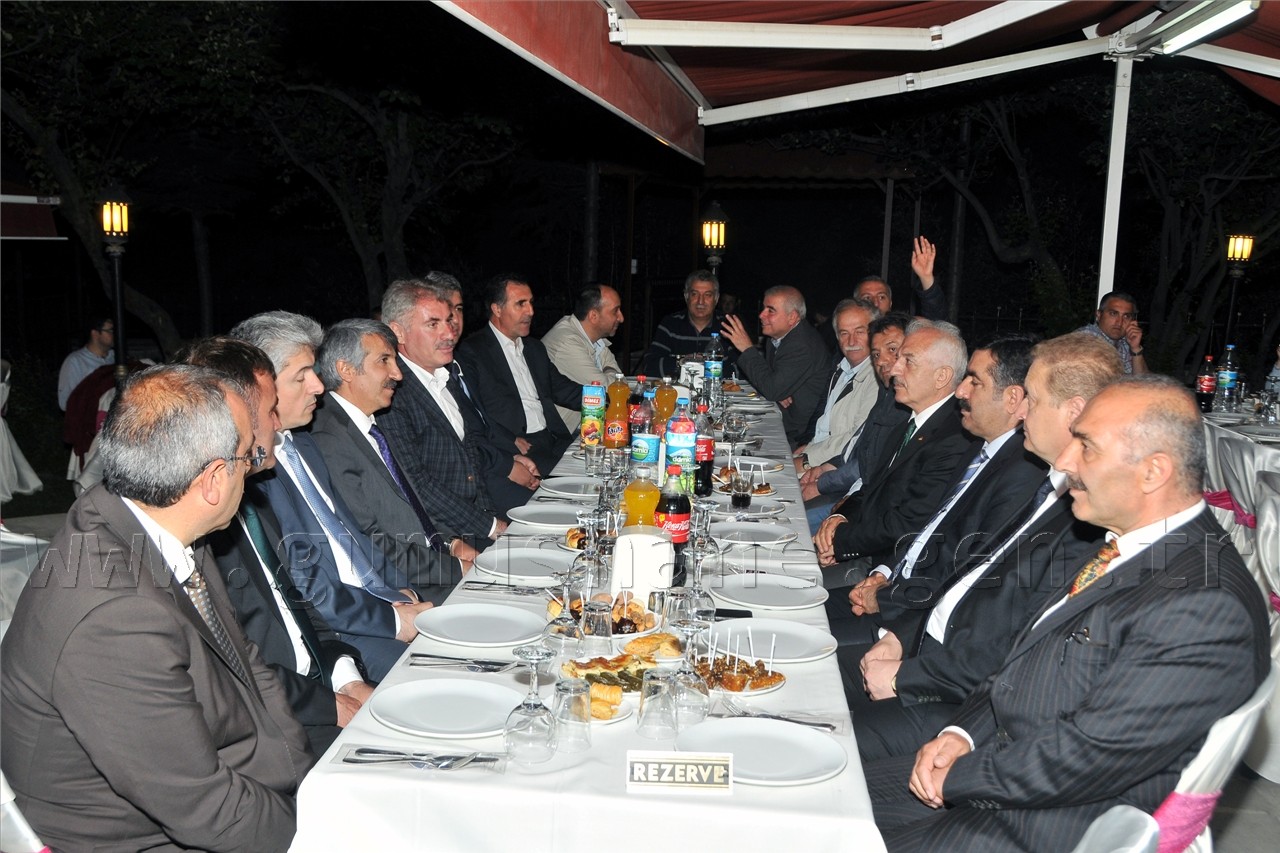 Bu Düğüne 3 Vali, 2 Belediye Başkanı Ve 3 Rektör Katıldı 5