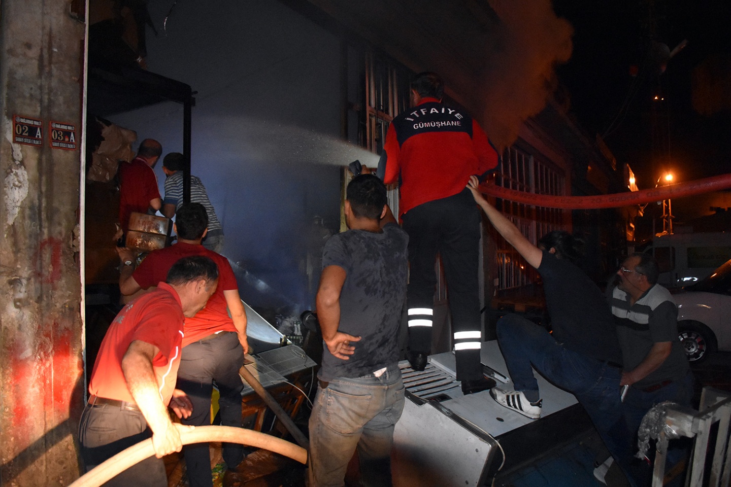 Gümüşhane'de depo yangını 2