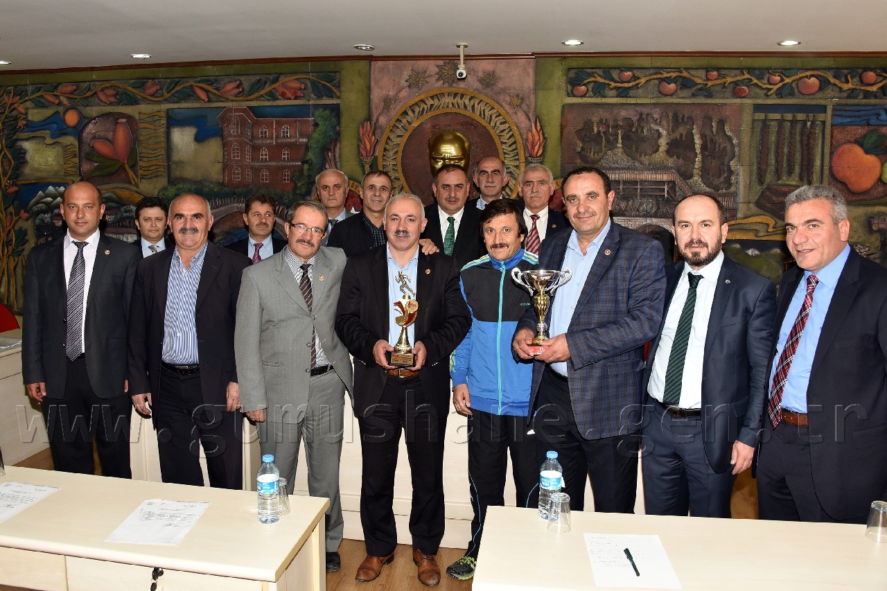 Tozlu Kupasını Meclis’e Getirdi 5