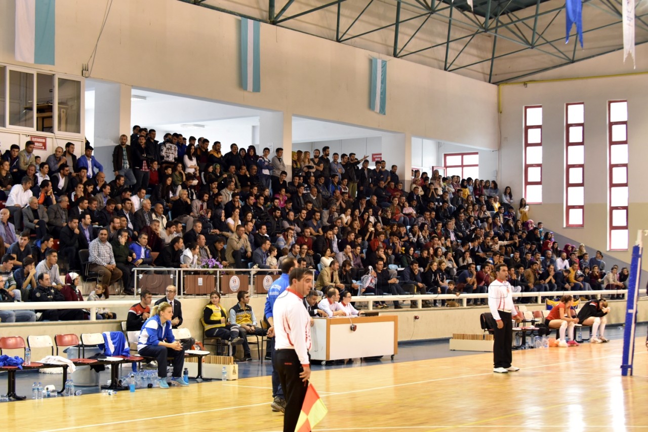 Gümüş Kızlar net KAZAN'dı: 3-0 12