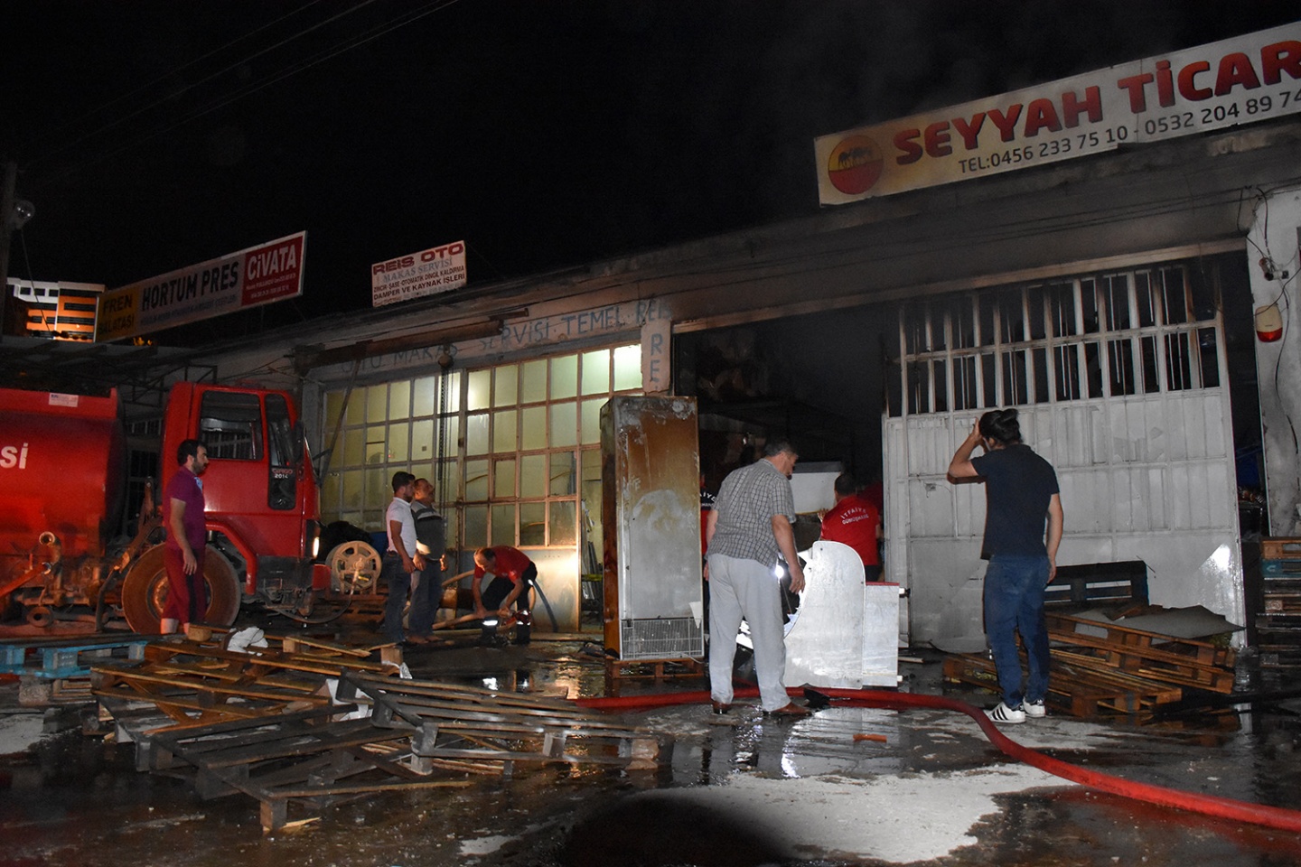 Gümüşhane'de depo yangını 1