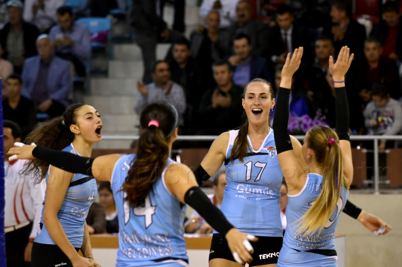 Gümüş Kızlar net KAZAN'dı: 3-0 19