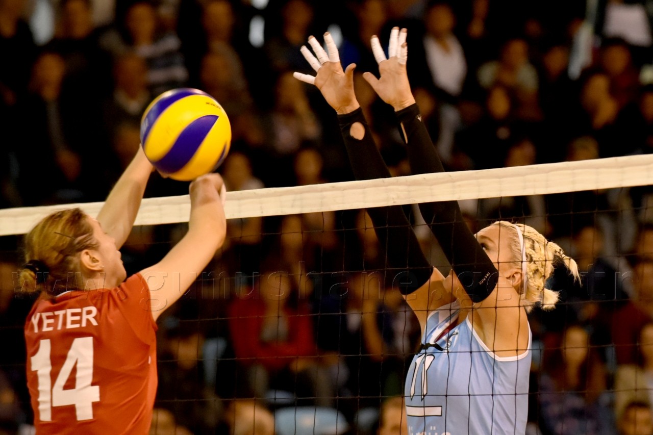 Gümüş Kızlar net KAZAN'dı: 3-0 23