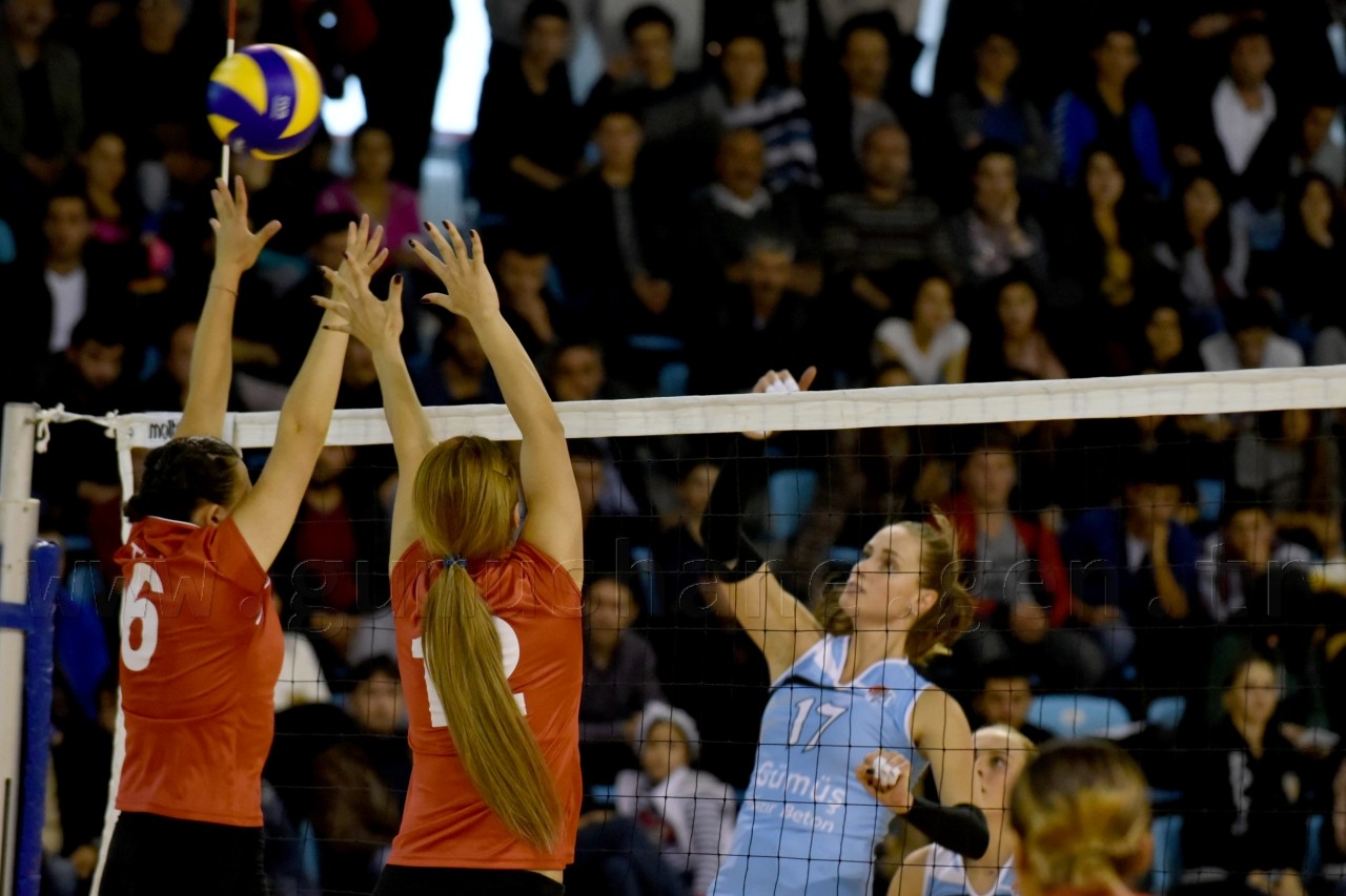 Gümüş Kızlar net KAZAN'dı: 3-0 24