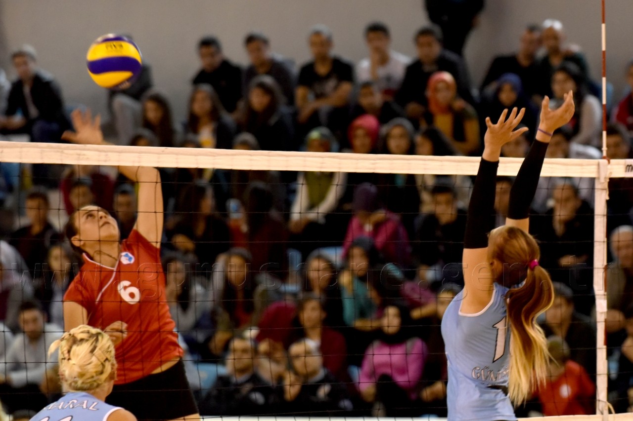 Gümüş Kızlar net KAZAN'dı: 3-0 25