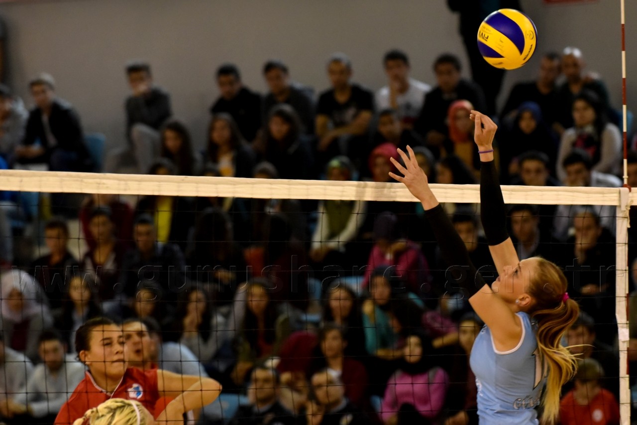 Gümüş Kızlar net KAZAN'dı: 3-0 26