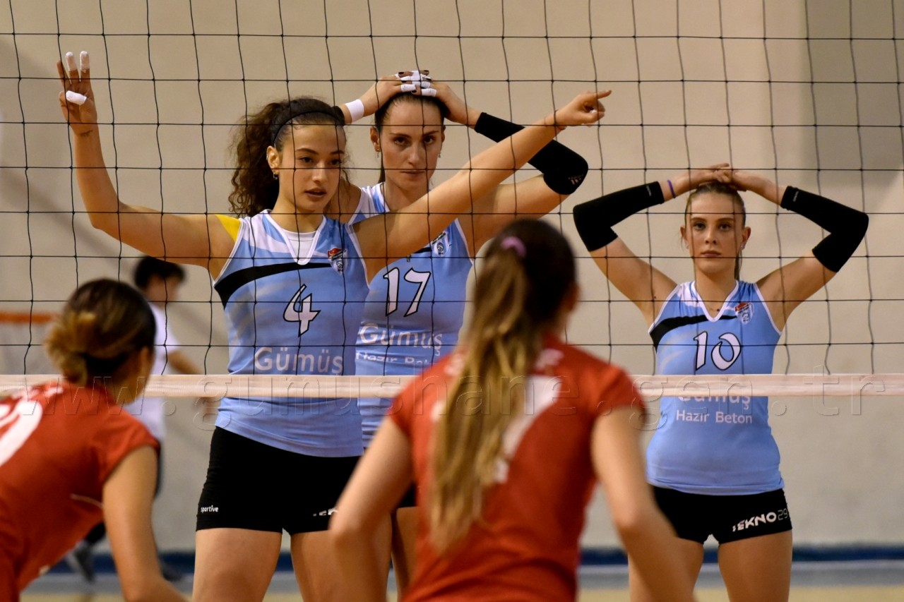 Gümüş Kızlar net KAZAN'dı: 3-0 44