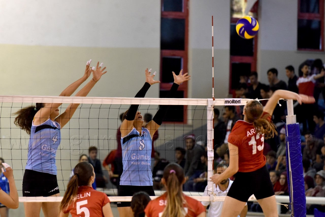 Gümüş Kızlar net KAZAN'dı: 3-0 45