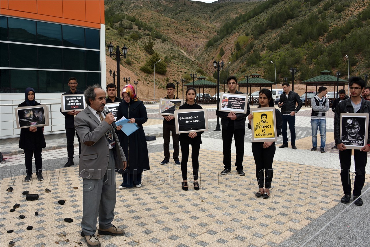 Gümüşhane’de Üniversite Öğrencileri Soma Maden Şehitlerini Andı 12