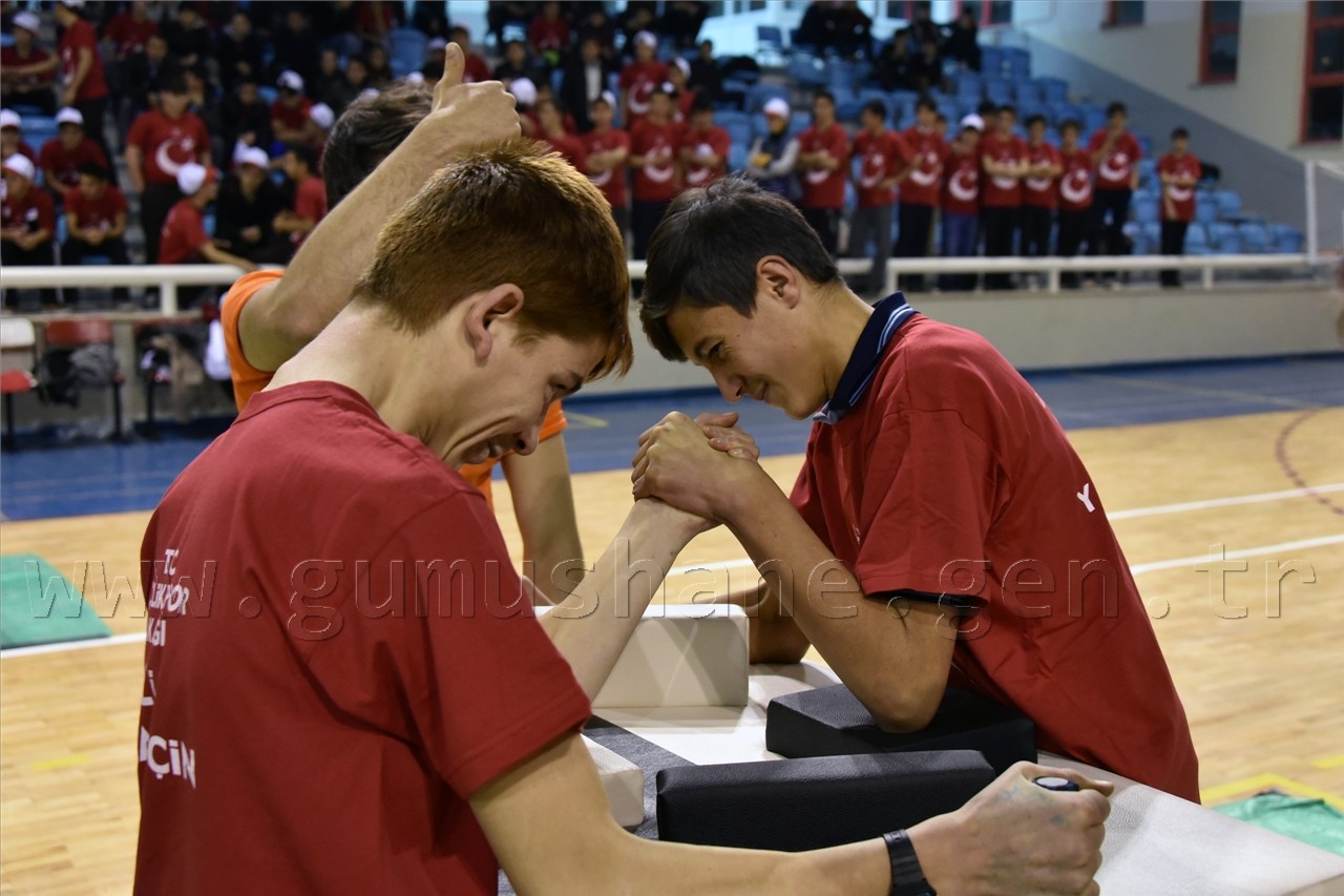 Liseler arası bilek güreşi şampiyonasına yoğun ilgi 8