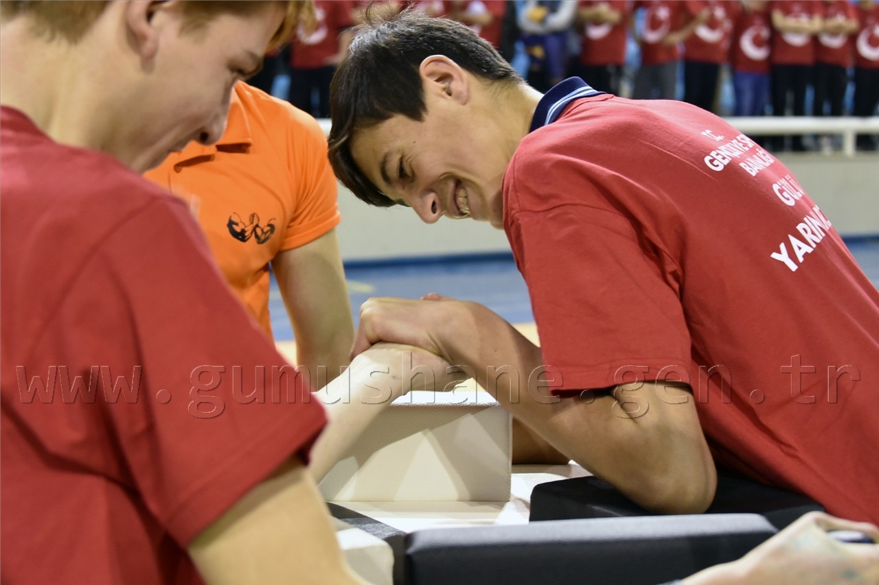 Liseler arası bilek güreşi şampiyonasına yoğun ilgi 9
