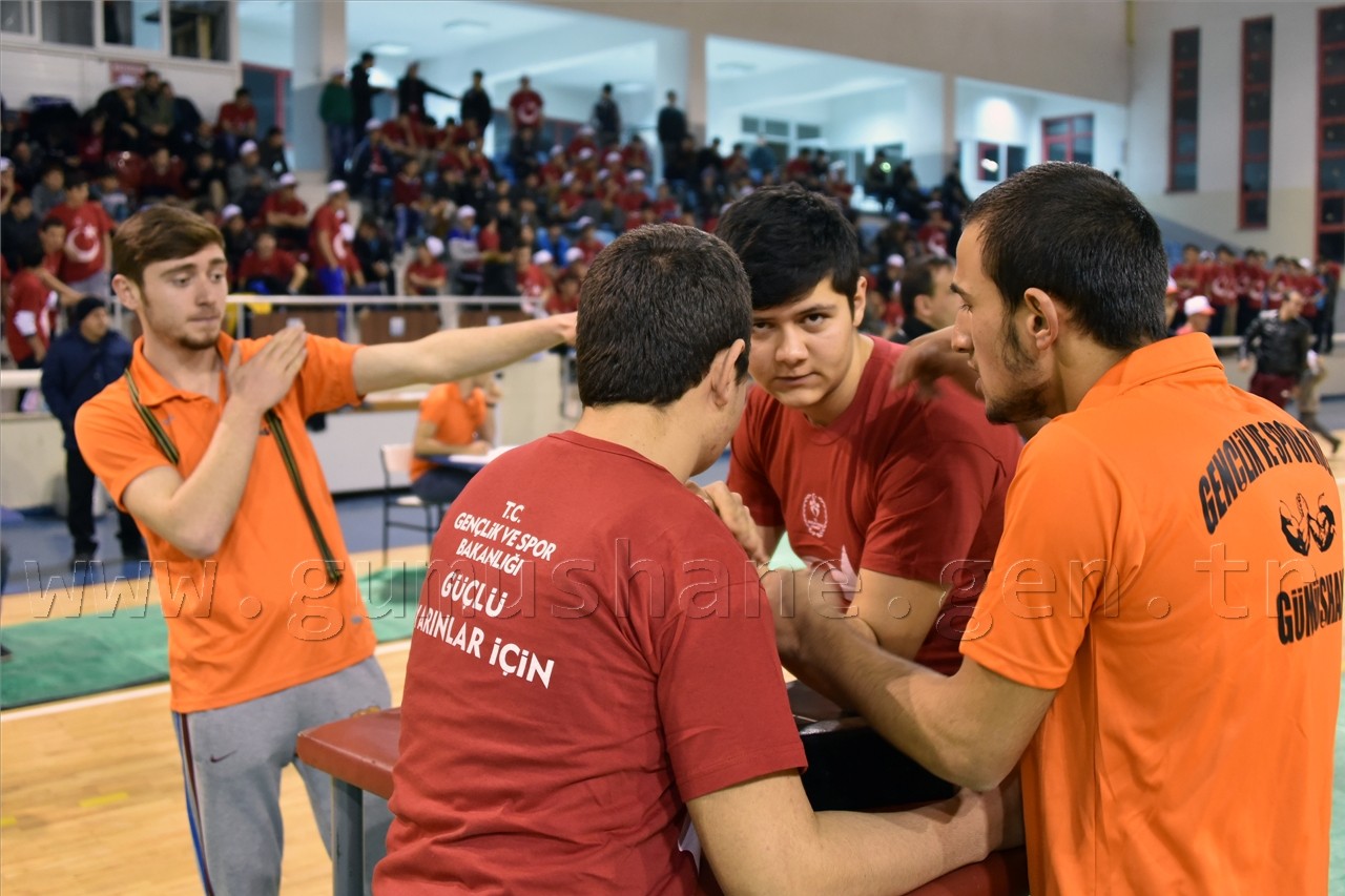 Liseler arası bilek güreşi şampiyonasına yoğun ilgi 13
