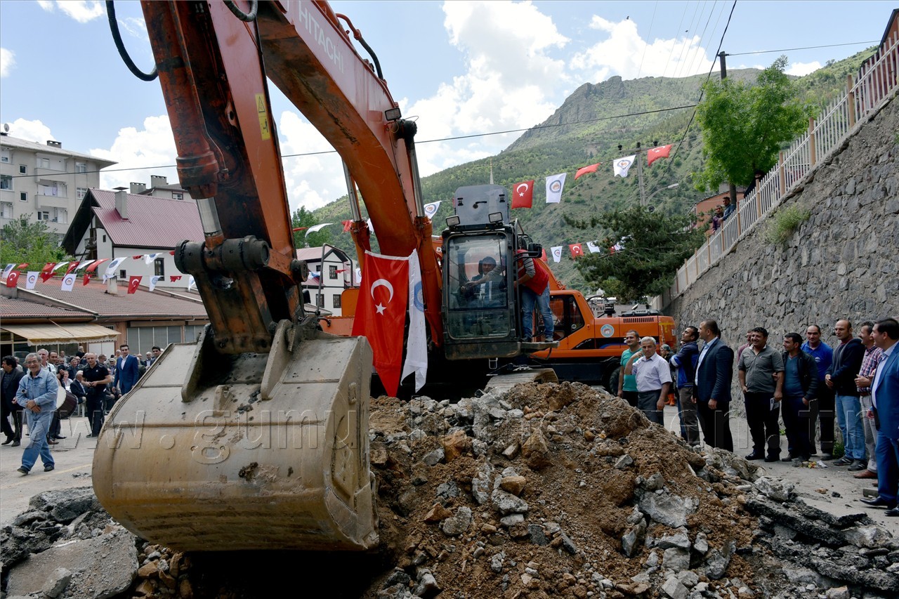 Gümüşhane’de modern pazaryeri projesine ilk kazma vuruldu 1