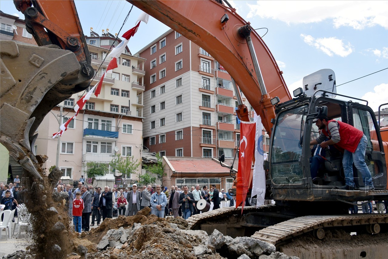 Gümüşhane’de modern pazaryeri projesine ilk kazma vuruldu 3
