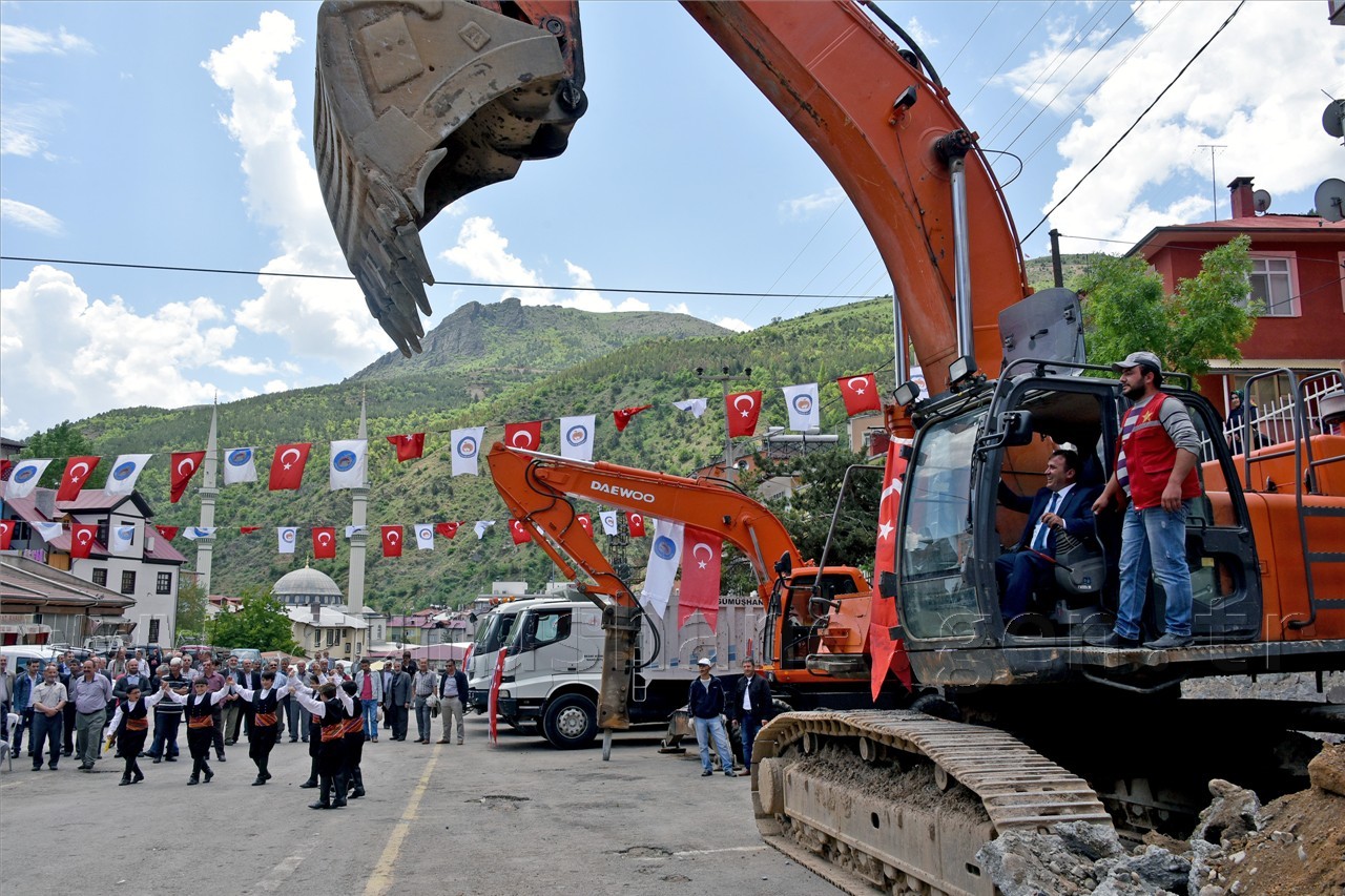 Gümüşhane’de modern pazaryeri projesine ilk kazma vuruldu 4