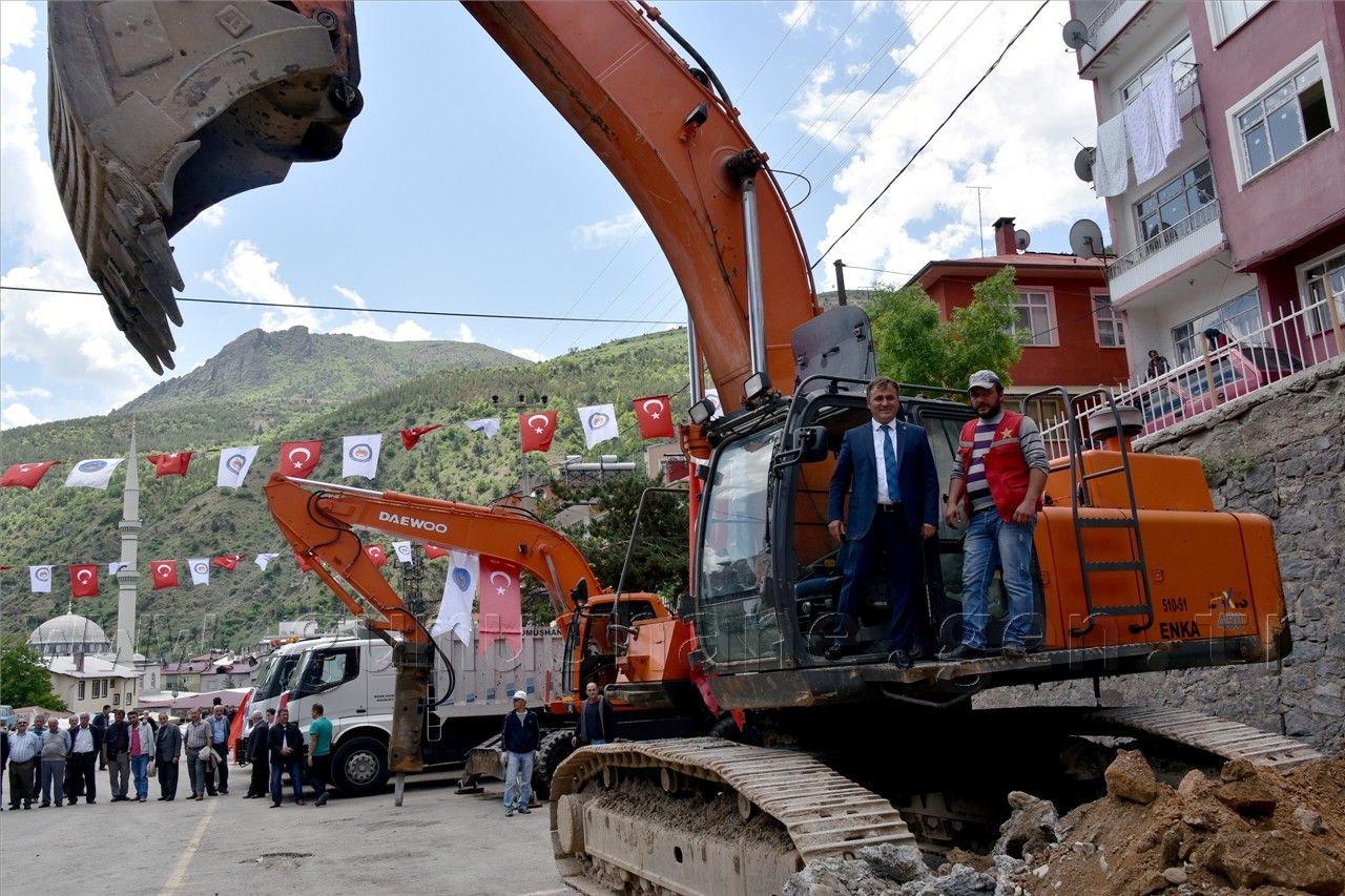 Gümüşhane’de modern pazaryeri projesine ilk kazma vuruldu 5