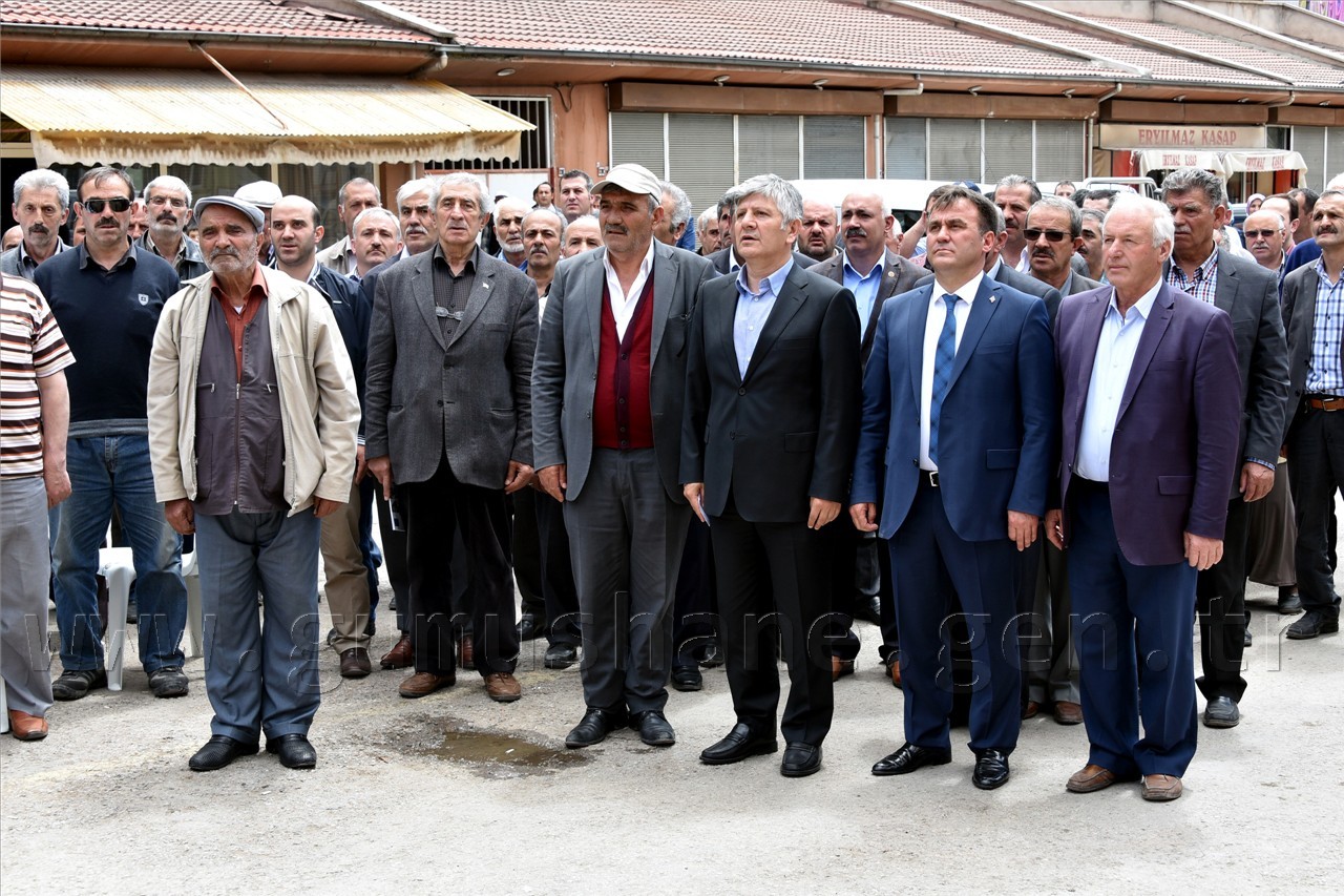 Gümüşhane’de modern pazaryeri projesine ilk kazma vuruldu 9