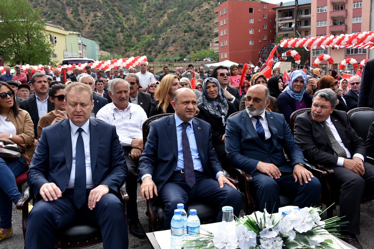 Bakan Işık Torul ve Şiran'da 12