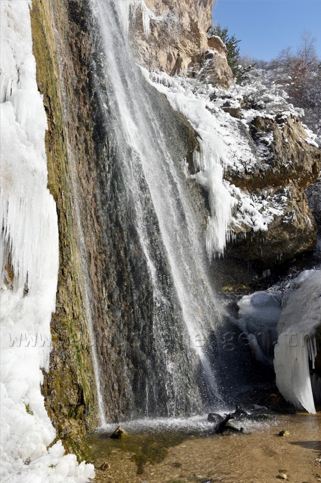 Gümüşhane'de buzdan şelaleler oluştu 3