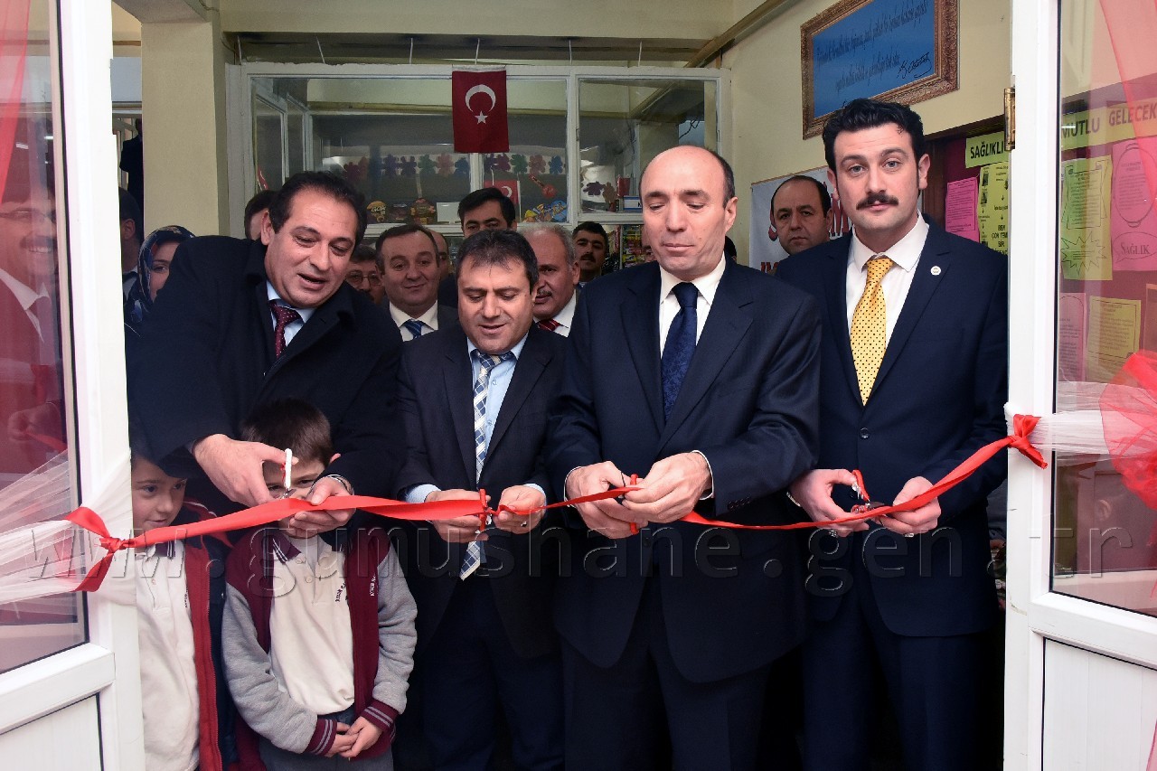 Minik öğrencilerden ebru ve vitray sergisi 1