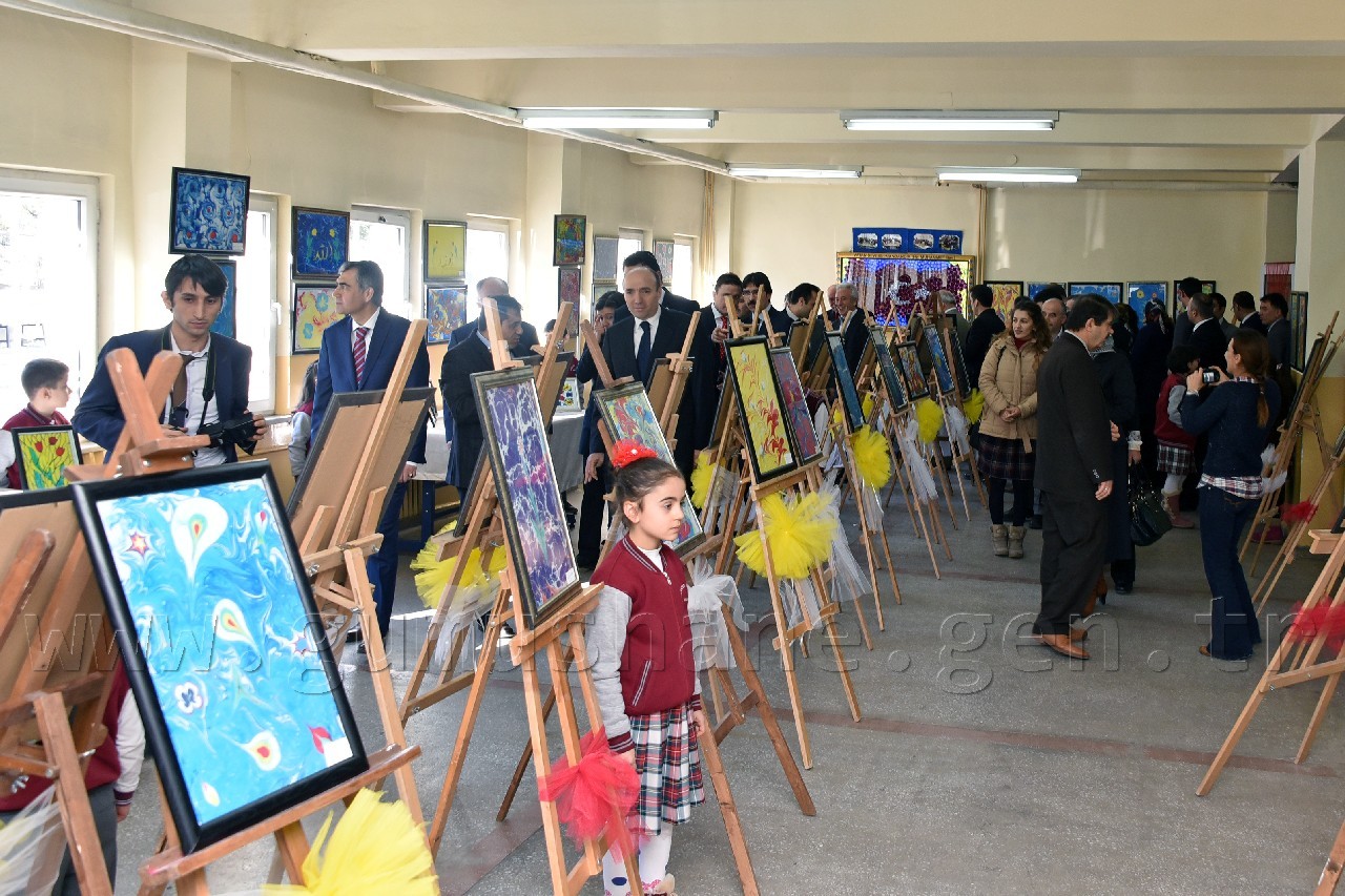 Minik öğrencilerden ebru ve vitray sergisi 3