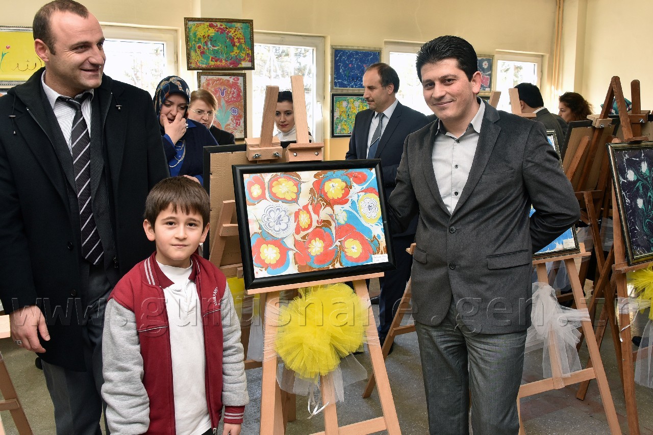 Minik öğrencilerden ebru ve vitray sergisi 5