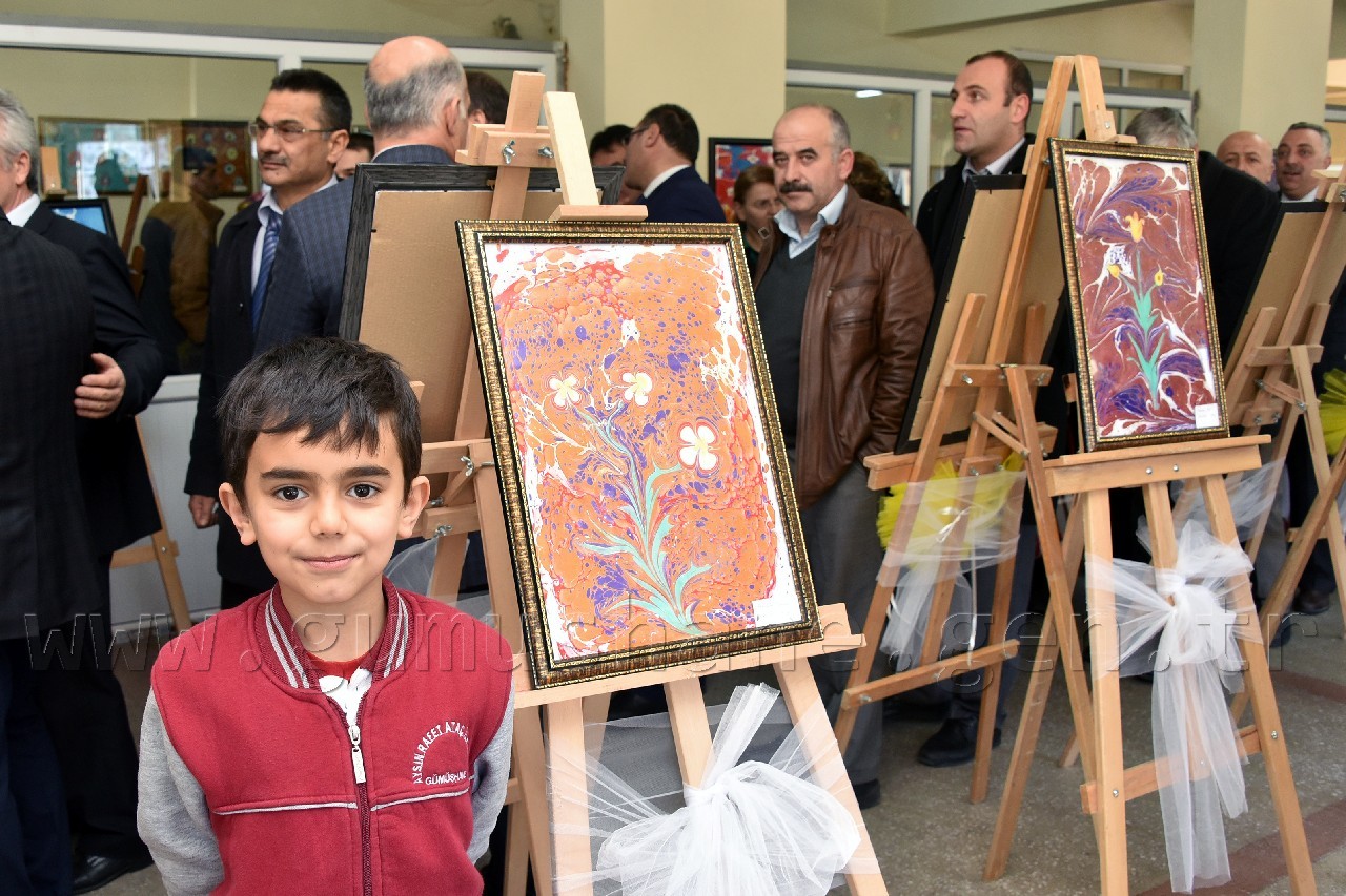 Minik öğrencilerden ebru ve vitray sergisi 8