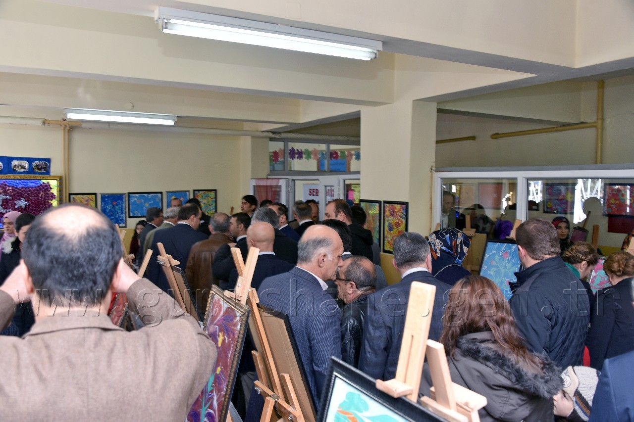 Minik öğrencilerden ebru ve vitray sergisi 9