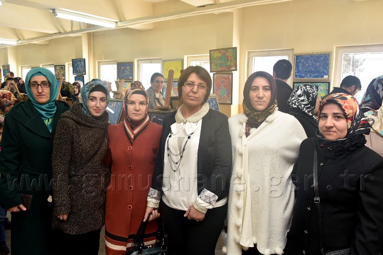 Minik öğrencilerden ebru ve vitray sergisi 11