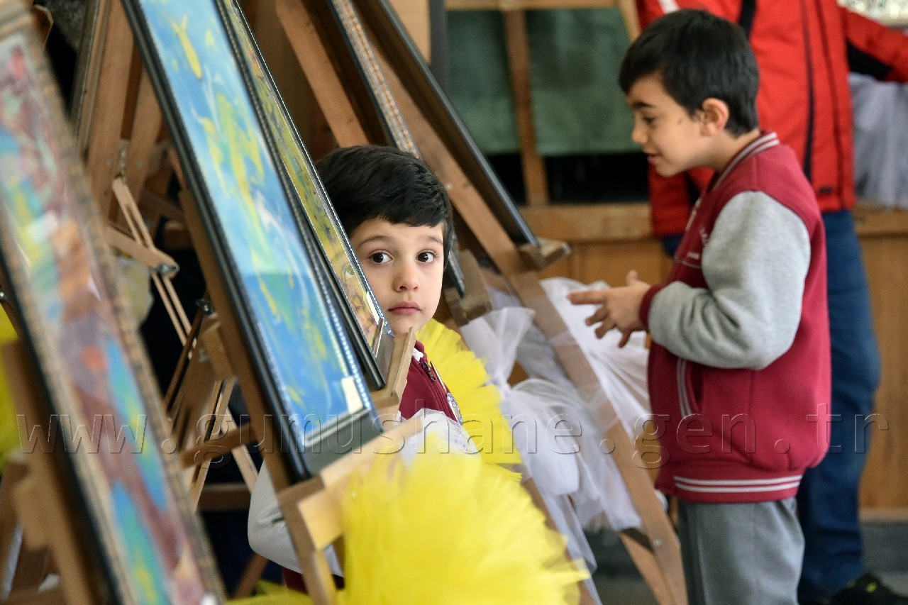 Minik öğrencilerden ebru ve vitray sergisi 13