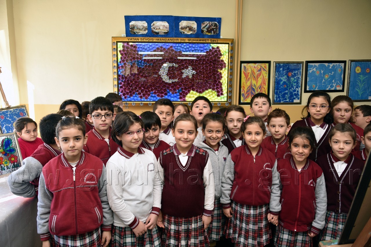 Minik öğrencilerden ebru ve vitray sergisi 15