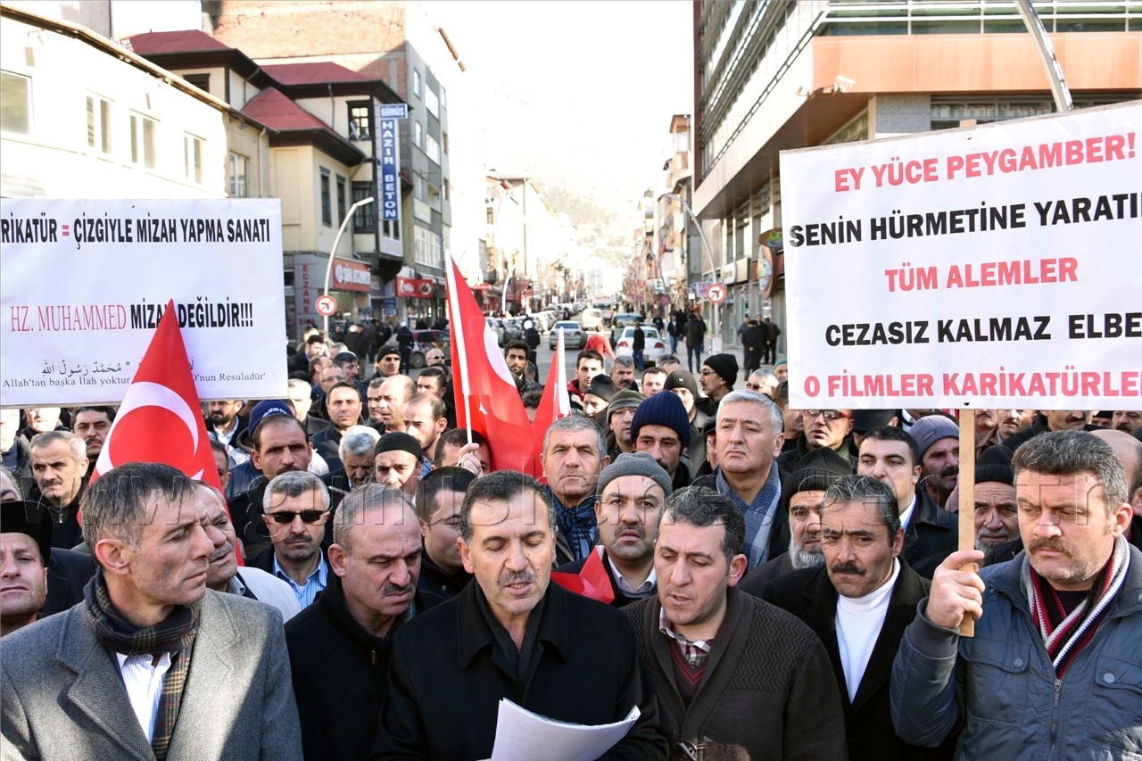 Gümüşhane’de Çirkin Karikatürler Protesto Edildi 4
