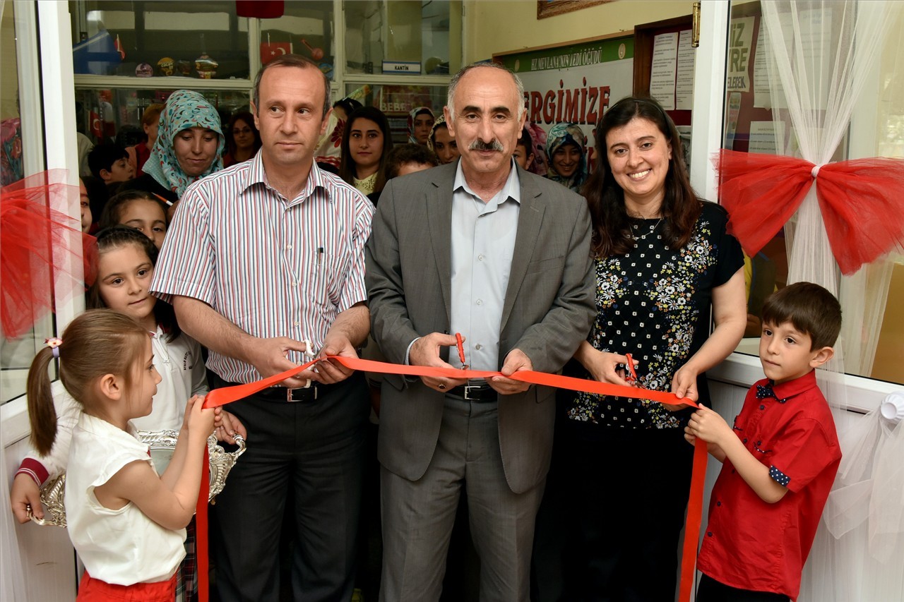 Minik öğrencilerden sergi 1