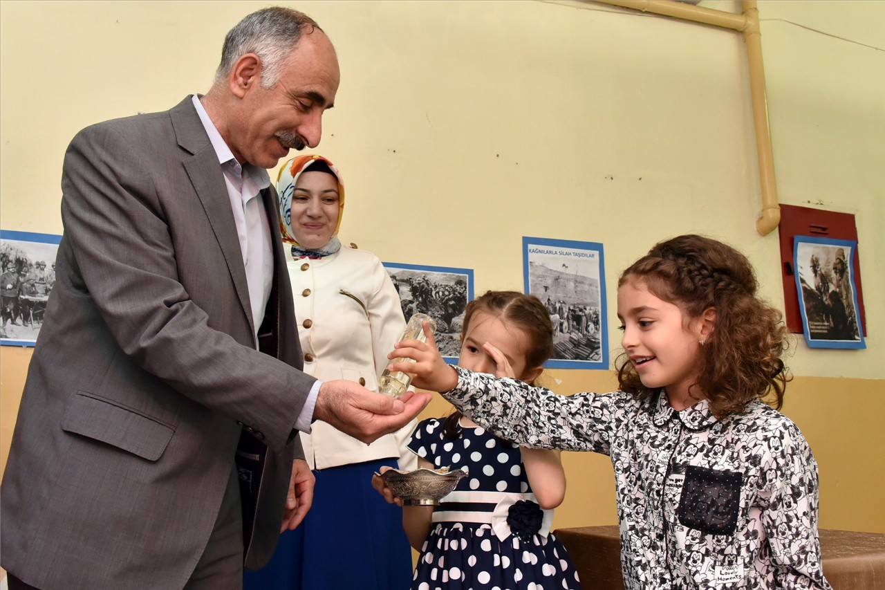 Minik öğrencilerden sergi 3