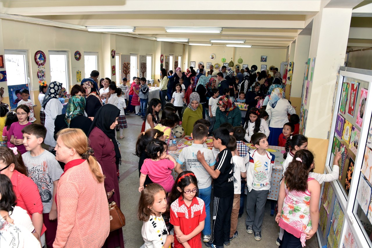 Minik öğrencilerden sergi 6