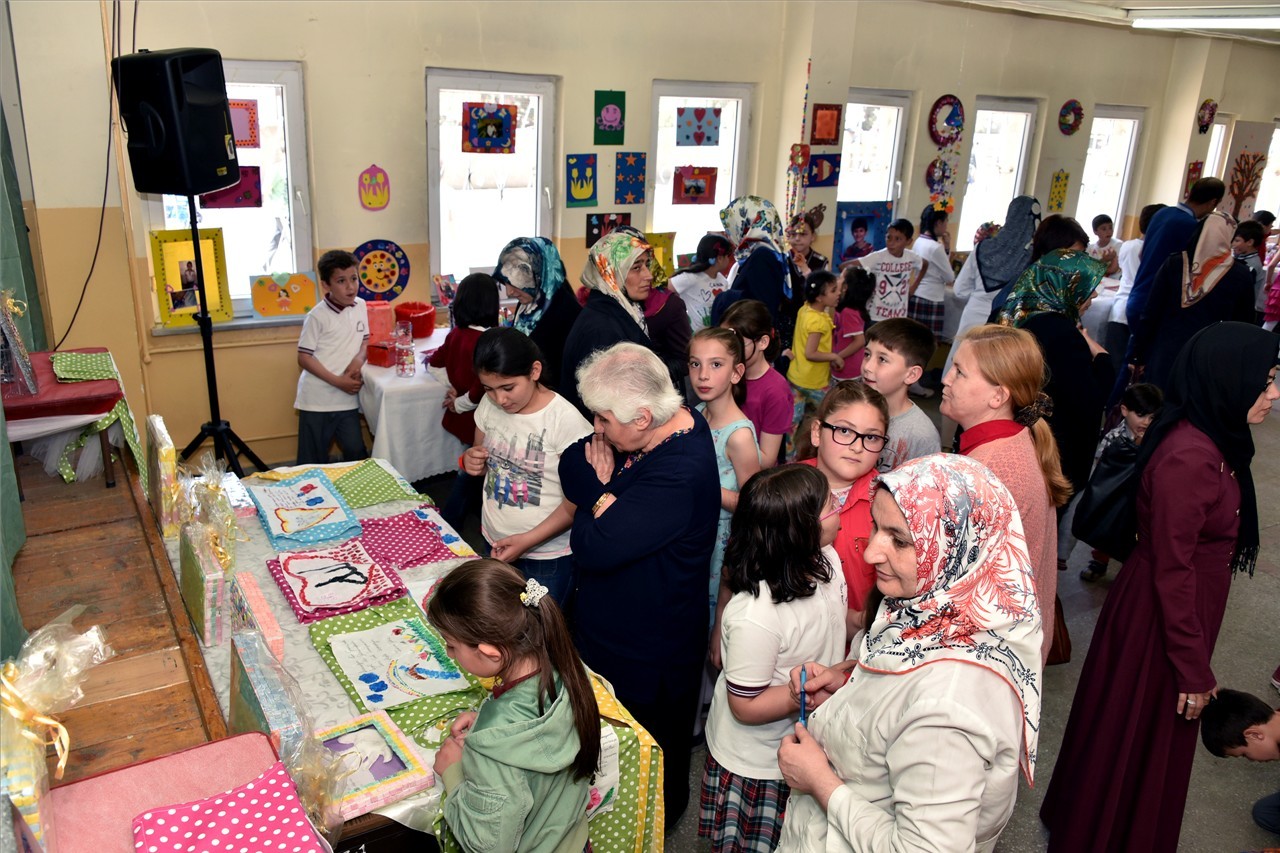 Minik öğrencilerden sergi 7