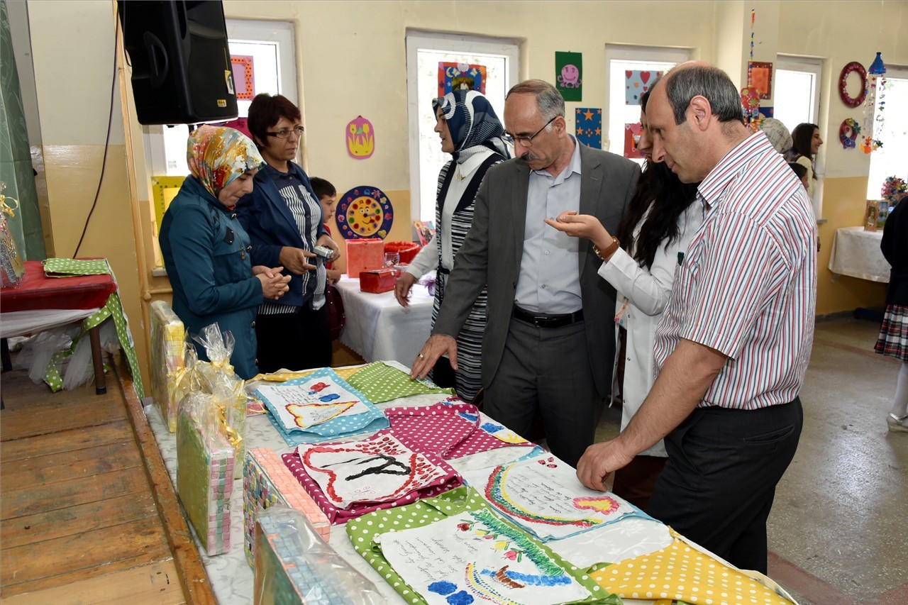 Minik öğrencilerden sergi 8