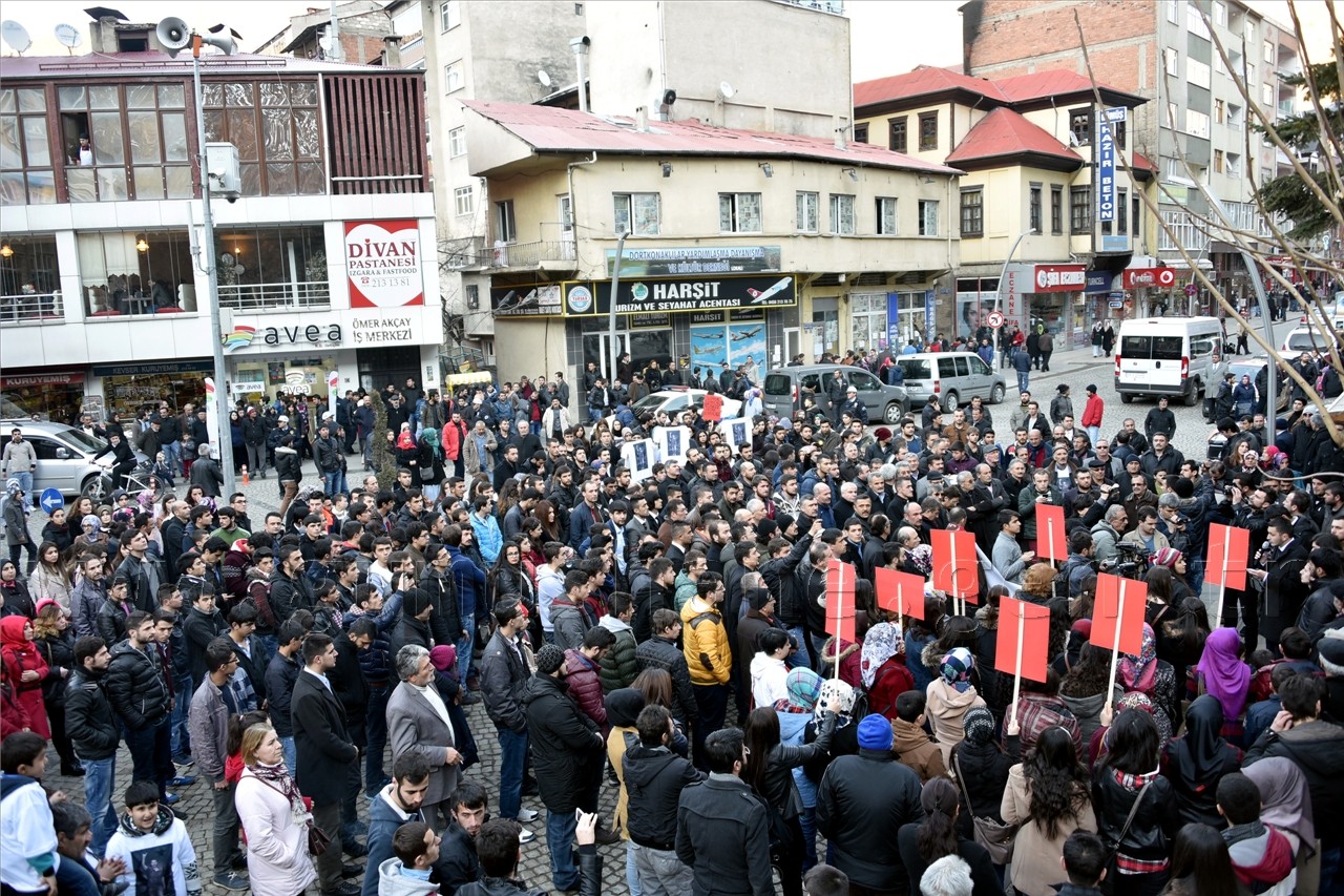 Gümüşhane’de Üniversite Öğrencileri Özgecan Ve Fırat İçin Yürüdü 11