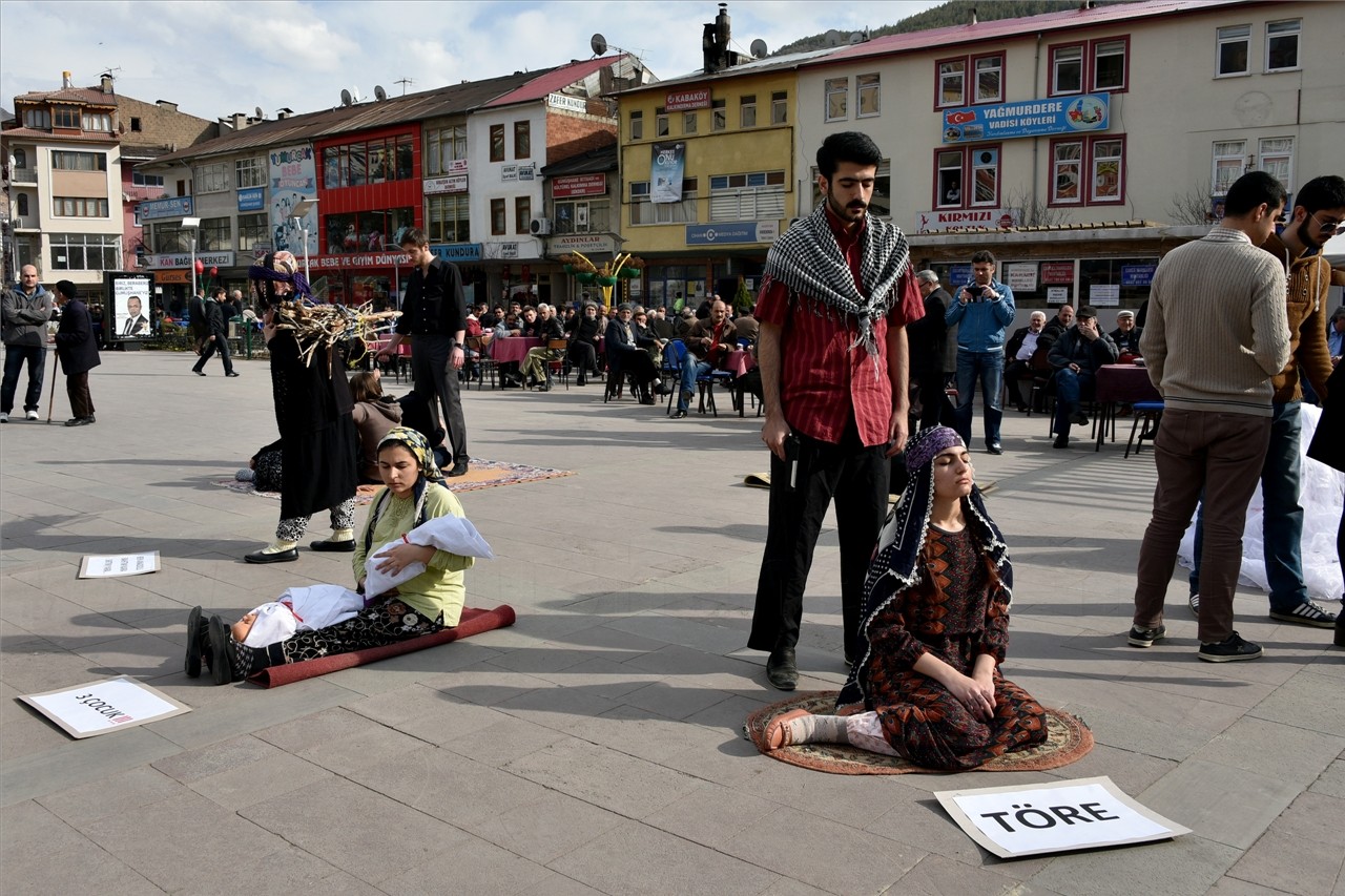 Kadına Şiddete Sokak Tiyatrosuyla Dikkat Çektiler 1