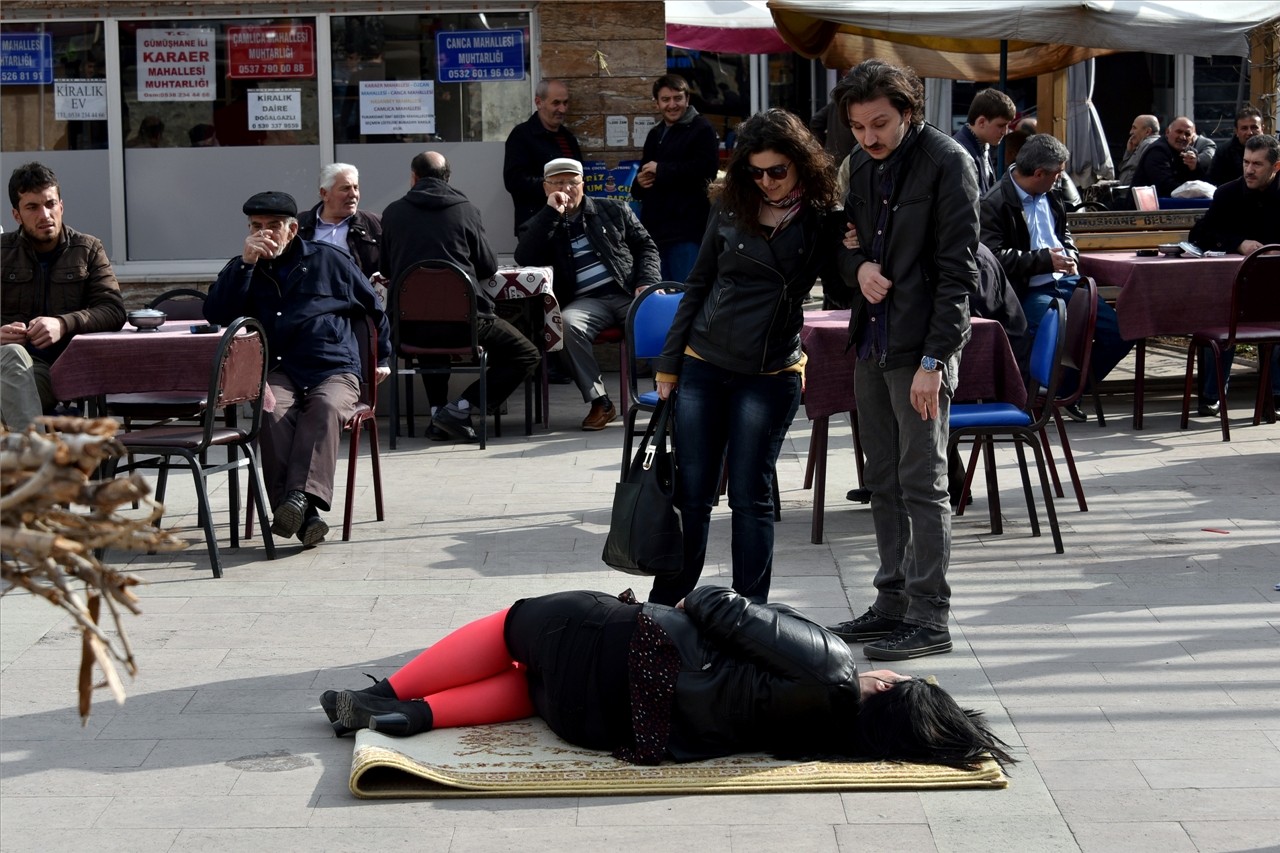 Kadına Şiddete Sokak Tiyatrosuyla Dikkat Çektiler 6