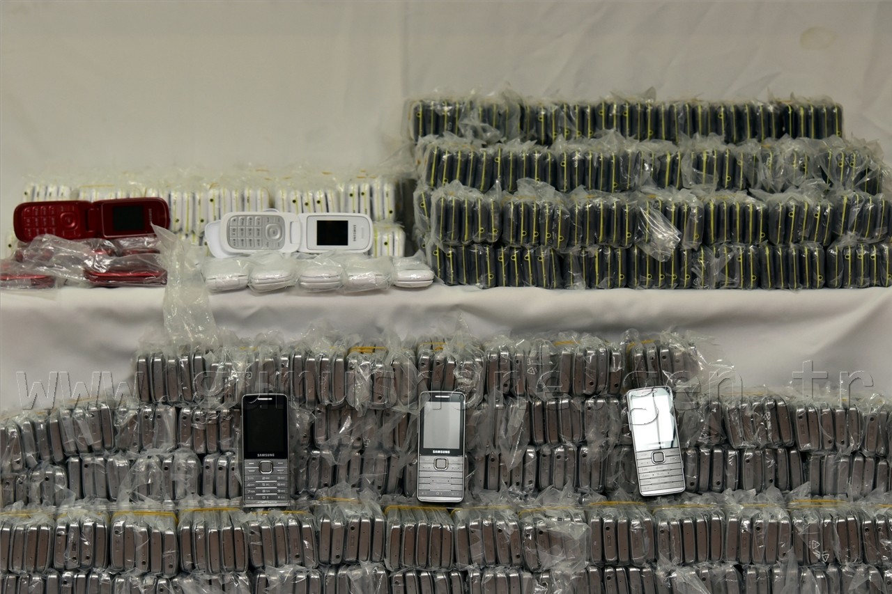 Bordür Taşı İçinde Sigara ve Cep Telefonu Kaçakçılığını da Gördük 6