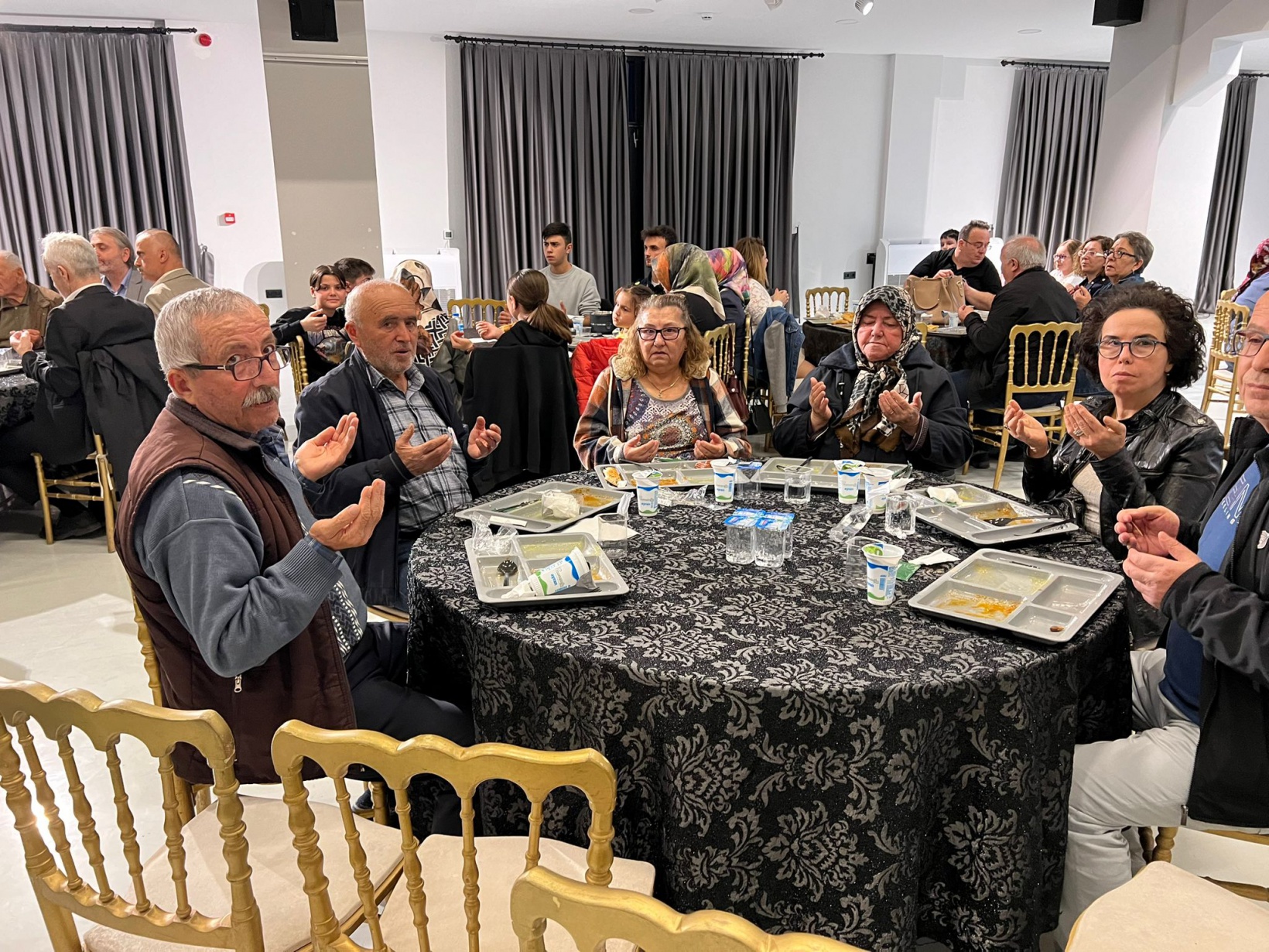 Eskişehir’deki Gümüşhaneliler iftarda bir araya geldiler 8