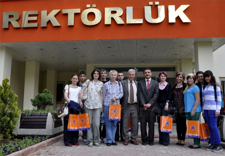 Romanyalı Öğrenciler Rektör Günaydın'ı Ziyaret Etti 7