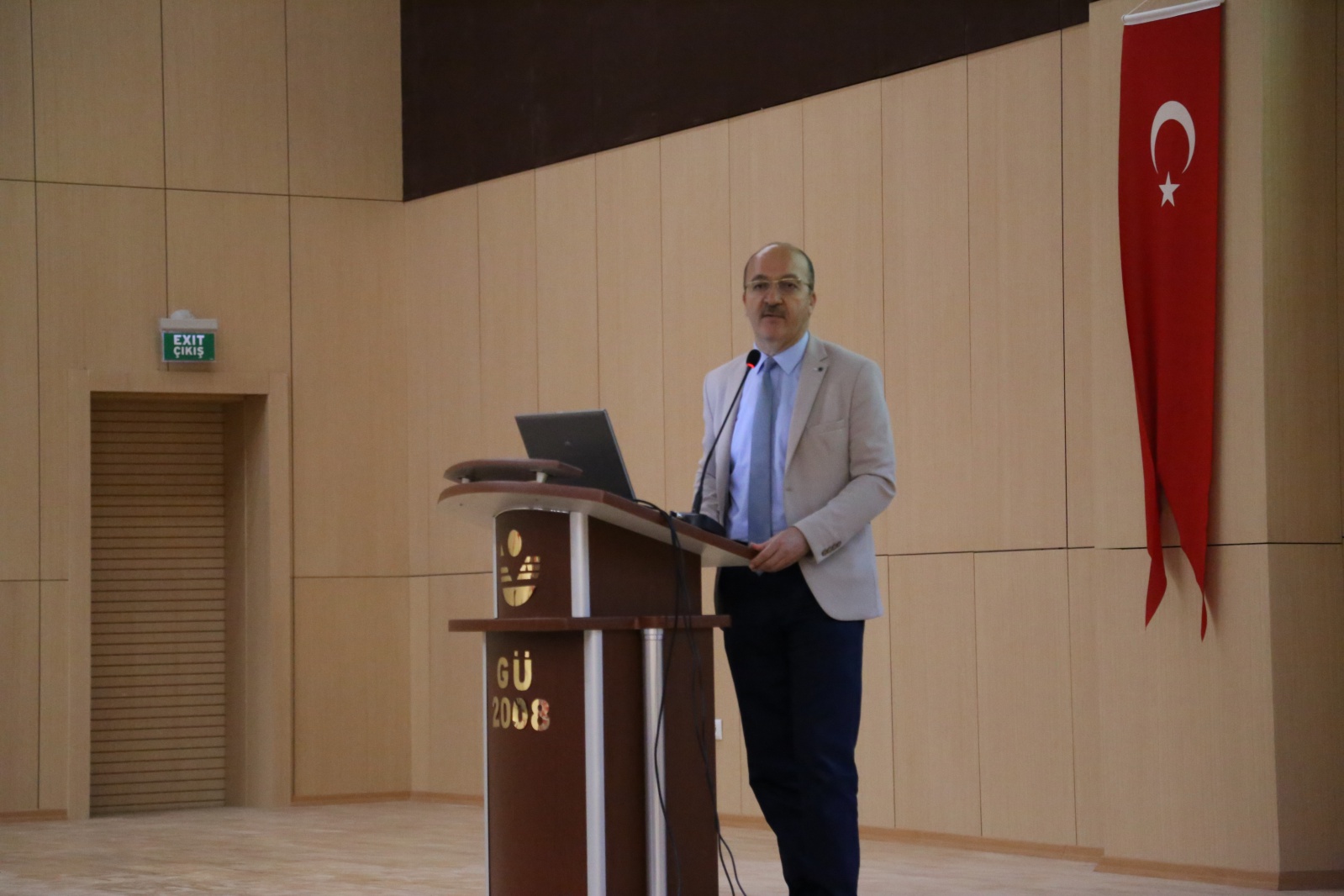 Rektör Zeybek Kongreye 3 çalışmayla katkıda bulundu 3