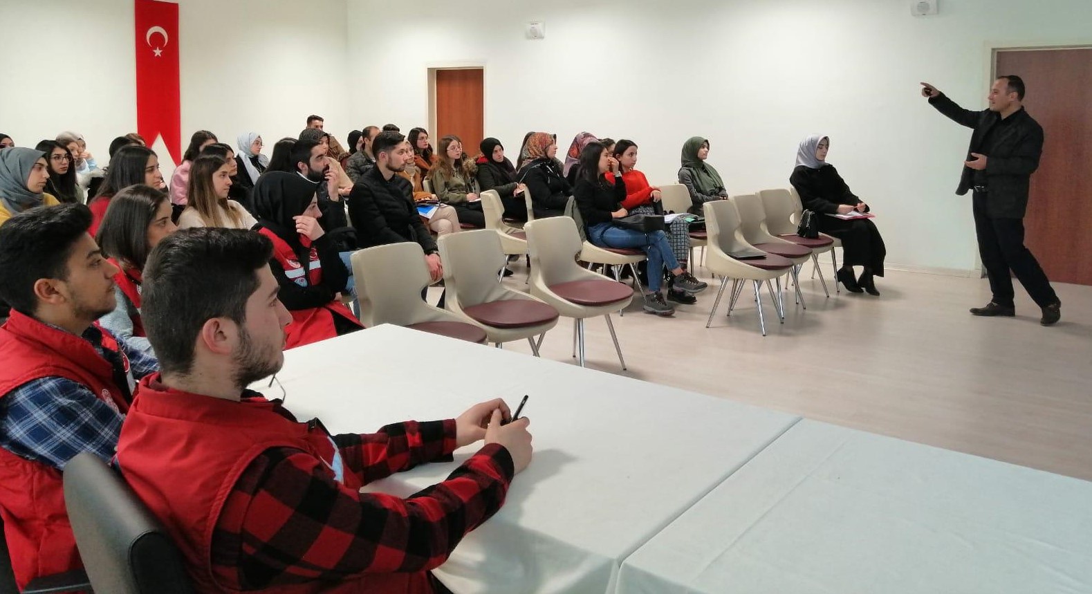 GÜ’de öğrenciler afet bilinci eğitimi verildi 3