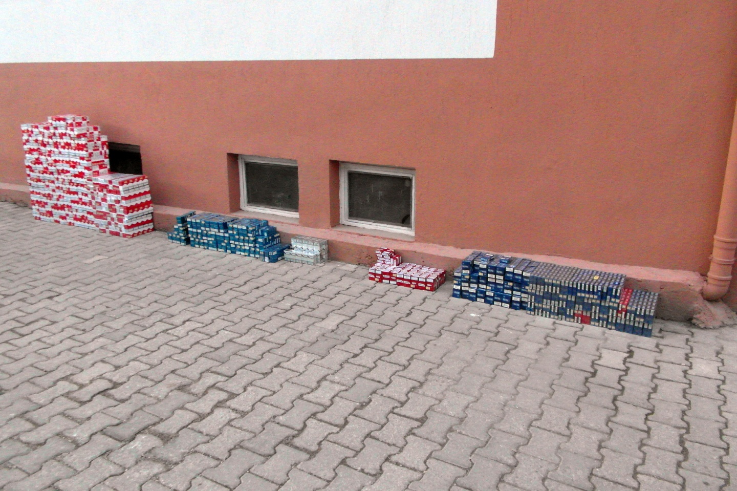 Gümüşhane’de 4 bin 60 paket kaçak sigara ele geçirildi 2