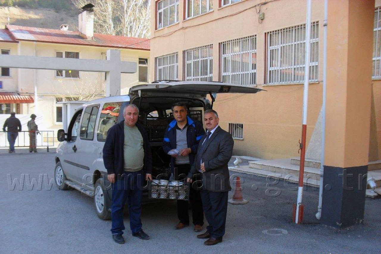 Semerkand Vakfı ve İpekyolu Derneği Torul’da Aşure Dağıttı 9