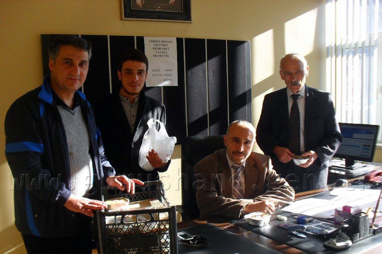 Semerkand Vakfı ve İpekyolu Derneği Torul’da Aşure Dağıttı 7